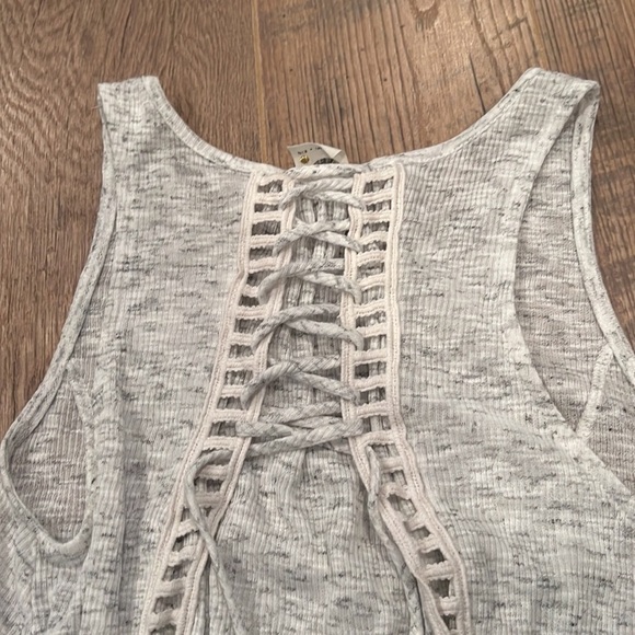 AKEMI + Kim Woman’s Gray Tank Top Size Small - Picture 4 of 7
